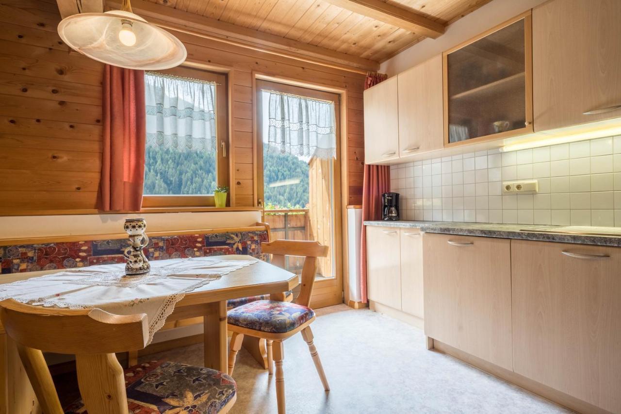 Haus Hubertus - Fewo 5 Sankt Leonhard in Passeier Buitenkant foto