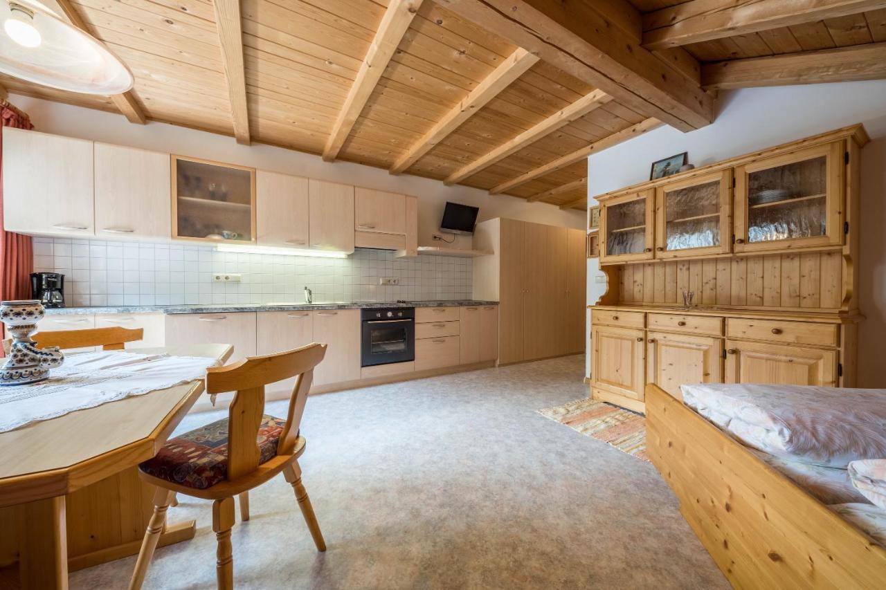 Haus Hubertus - Fewo 5 Sankt Leonhard in Passeier Buitenkant foto